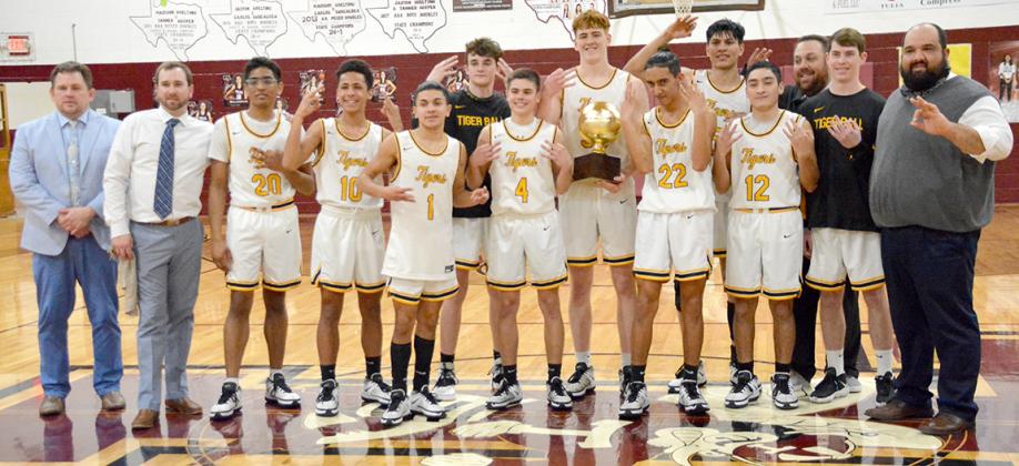 The 2020-21 Snyder Tiger boy’s basketball team posed with the bi-district trophy after defeating Perryton, 40-38 at Tulia High School on Saturday. Snyder will face Seminole in the area playoffs at 7 p.m. today at Slaton high School