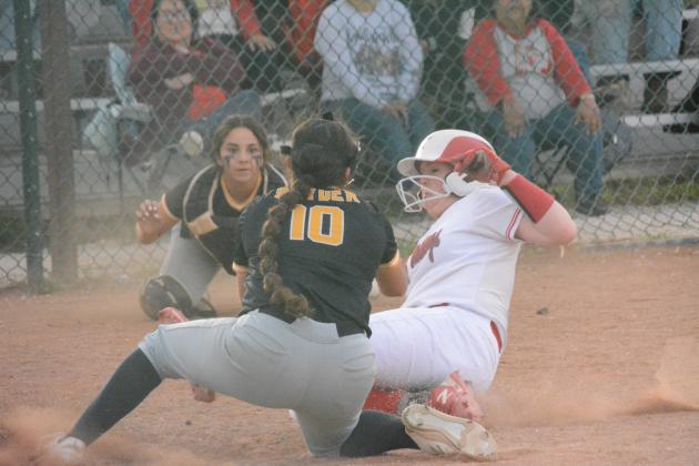 TSN Photo/ Jose Jimenez Saleigh Hernandez tagged out a Sweetwater runner as Micaela Martinez looked on.