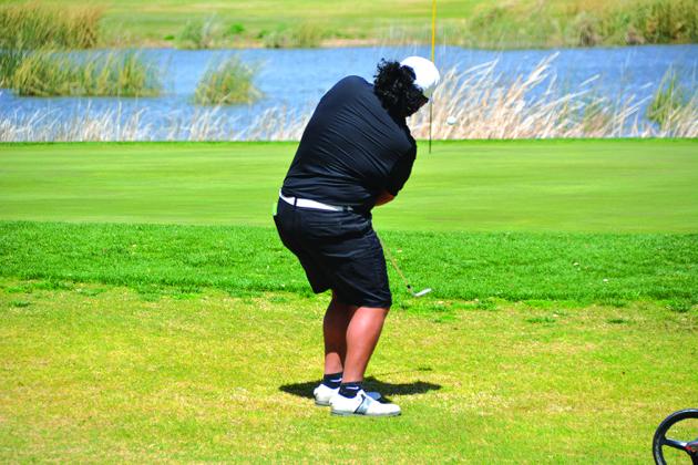TSN Photo/ Jose Jimenez Aden Hernandez chipped the golf ball during Monday’s final district round.