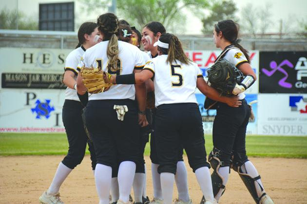 TSN Photo/ Jose Jimenez The Lady Tigers celebrated following the final out of the game Tuesday.