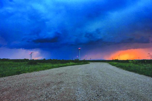 Special Thank You to Summer McCowen Heavy rain moved through Scurry County along with high winds, small hail and lightning. Snyder recieved .85 inches of rain.