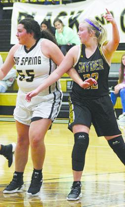 Snyder’s Hayley Humphrey (32) worked to get into position to receive a pass.