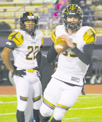 Snyder quarterback Logan Greene (33) warmed up before the game, while Greg Williams (22) watched.