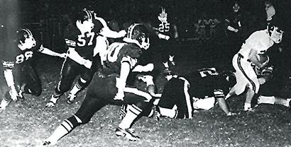 Snyder’s Bill Wilson (88), Joe Hale (57), Steward Sims (93), Bobby Schrader (25) and Barry Welch (72) chase a Big Spring runner during a game played in 1970.