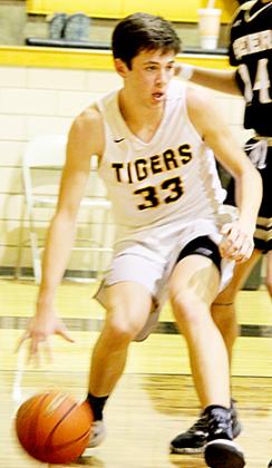 Snyder’s Logan Greene drives to the basket during last week’s game against Big Spring.