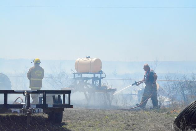 Scurry County firefighters responded to a rapidly-spreading grass fire in the 5000 block of CR 473 on Wednesday. Scurry County EMS and police also responded.