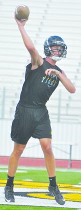 SDN Photo/Larry McCarty Snyder’s Logan Greene passes the football during Thursday’s practice at Tiger Stadium. 