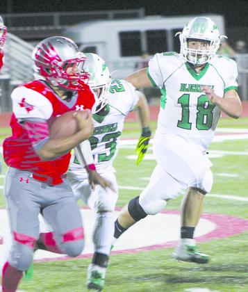 Hermleigh’s Payton Rivera runs past Blackwell’s Cameron Coldiron (23) and Junior Guia (18) during Friday’s game.