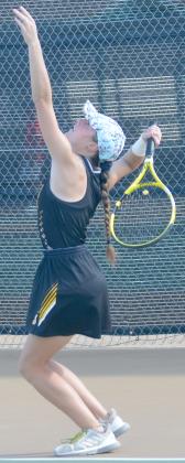 nyder’s Brandy Jones prepared to serve the ball. Jones and the rest of the Snyder tennis team will continue the district schedule with a road match-up with Big Spring on Oct. 8.