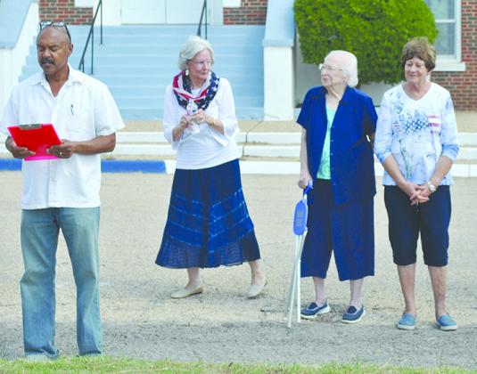 nyder Mayor Tony Wofford (left) read a proclamation declaring Sept. 17-23 as Constitution Week during a Tuesday afternoon ceremony at First Presbyterian Church. Also pictured are (l-r) Jackie McNew, Ann Smartt and Carolyn Martin, member of the Martin Preuitt Jr. chapter of the Daughters of the American Revolution. 