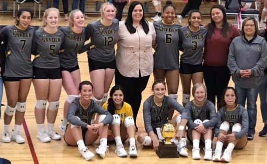 Members of the District 5-4A district champion Snyder Lady Tigers’ volleyball team pictured on the front row are (l-r) Kate McWilliams, Abby Benitez, Natalee James, Dayz Lentz and Alexia Ruiz. On the back row are Melanie Martinez, Erin Crane, Kendra Bynum, Hayley Humphrey, head coach Mindi Bredemeyer, Kamiah Davis, Madelynn Cravens and assistant coaches Jori McLellan and Bianca Gonzalez.