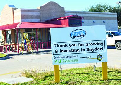 The Development Corporation of Snyder (DCOS) placed a sign in front of the former Dickey’s Barbecue Pit location announcing that the building will soon be occupied by Heff’s Burgers. No opening date for the restaurant has been announced.