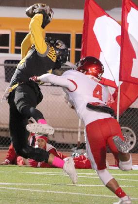 Snyder receiver Jayden Samaniego (left) leaped for a pass while Sweetwater’s Reese Palafox defended. Samaniego ran for two touchdowns in the win.