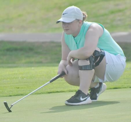  Snyder JV golfer Caitlyn Crane lined up her putt on the No. 9 green.