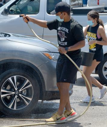head girl’s soccer coach Max Cruz and Snyder junior Taryn Nobles worked together to clean a car.